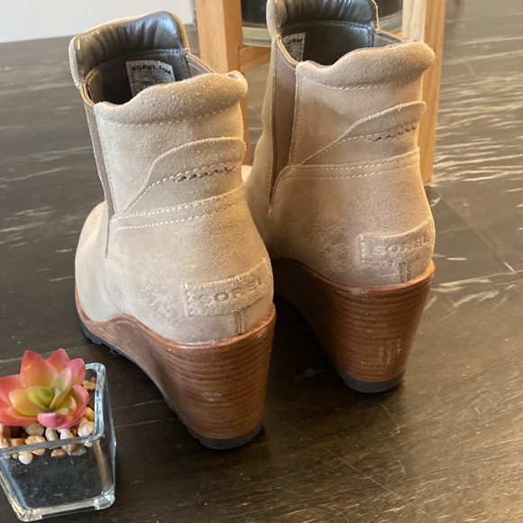 SOREL | After Hours Chelsea Tan Wedge Ankle Suede Boot women’s 8 - Picture 8 of 13